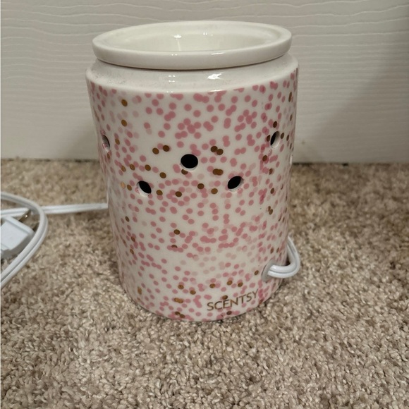 Scentsy Warmer - Picture 4 of 4